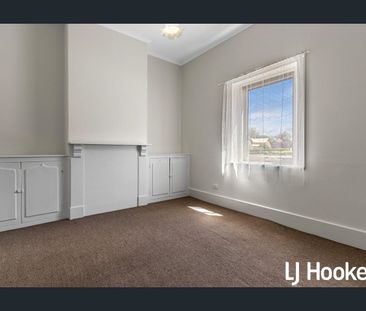 Charming 3-Bedroom Classic Stone Maisonette in a Prime Location - Photo 4