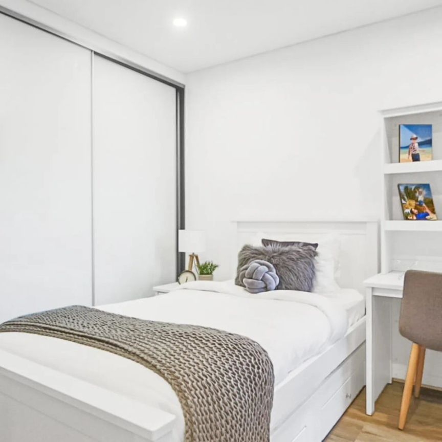 Gorgeous, Contemporary Apartment For Lease - Photo 1