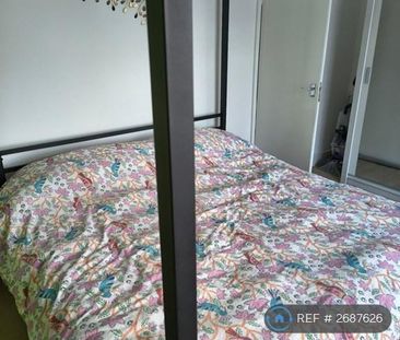 1 bedroom in a flat share to rent - Photo 2