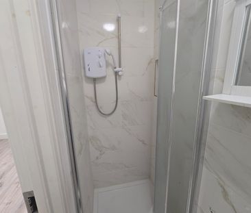 Monarch Close, Feltham TW14, London - Photo 3