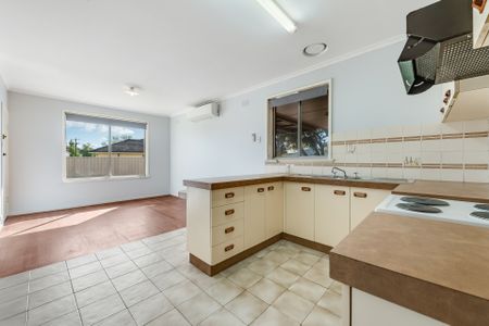 2/21 Beamish Street, Werribee VIC, Belconnen - Photo 4
