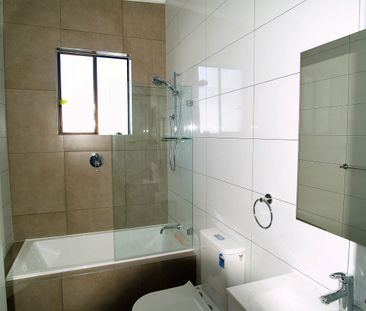 Charming Cottage offers great outdoor space - Photo 3