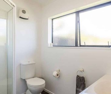 Paraparaumu - 4 Bedrooms - Photo 1