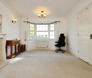Well-presented five-bedroom furnished family home, quietly position... - Photo 1