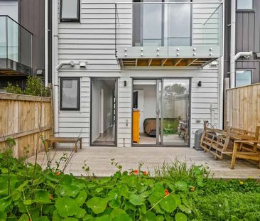 Modern 4-Bedroom Home for Rent in West Harbour - Photo 4