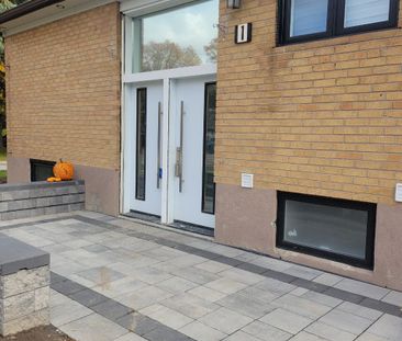 For Lease - 1 Huron Court, Aurora, Ontario - Photo 6