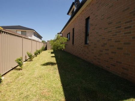 4/5 Resthaven Road, 2200, Bankstown Nsw - Photo 2