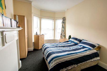 4 bedroom terraced house to rent - Photo 3