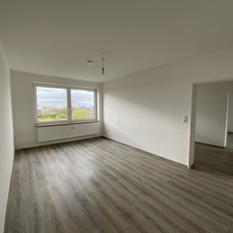 Großzügige geschnittene helle 3-Zimmer-Wohnung mit Balkon! - Foto 1