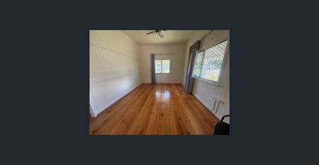 Coastal Charm – 3-Bedroom Home in Burnett Heads - Photo 4