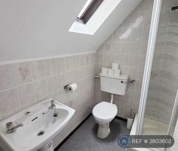 2 bedroom semi-detached house to rent - Photo 5