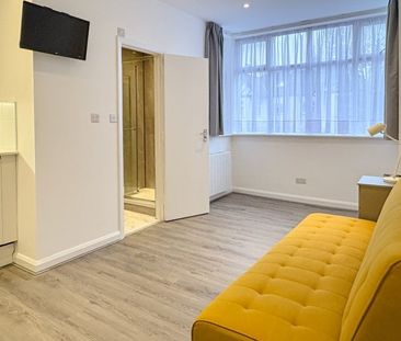 Studio Flat, Chichele Road, NW2 - Photo 2