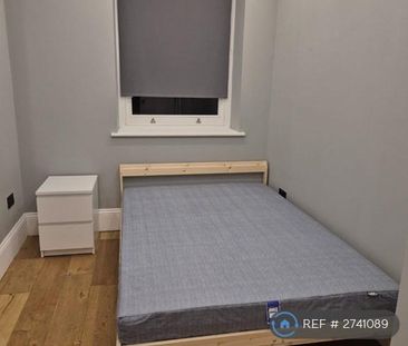 1 bedroom in a flat share to rent - Photo 5