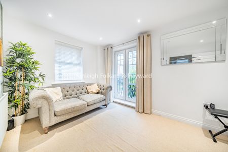 Renwick Drive, Bromley, Kent, BR2 - Photo 2