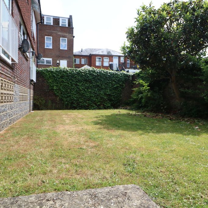 20a Vincent Road Vincent Road, Dorking - 1 bedroomProperty for lettings - Seymours - Photo 1