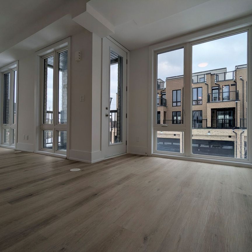 For Lease - 17 Kerns Lane, Richmond Hill, Ontario - Photo 1