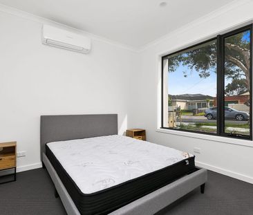 Luxury Fully Furnished Townhouse – Prime Clayton Location! - Photo 5