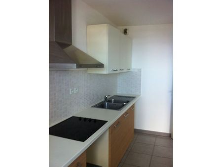 Location Appartement 3 pièces 65m² STE CLOTILDE 97490 - Photo 2