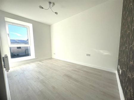 5 bedroom terraced house to rent - Photo 4