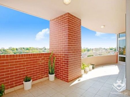 Two bedroom apartment with timber floor - Photo 5