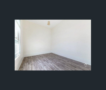 Modern One-Bedroom Flat - Photo 4
