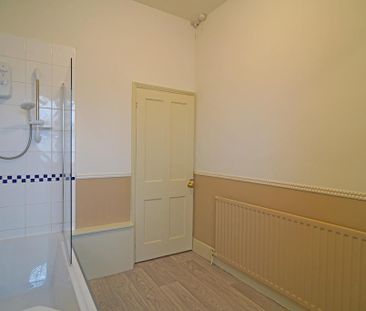 2 bedroom end of terrace house to rent - Photo 6
