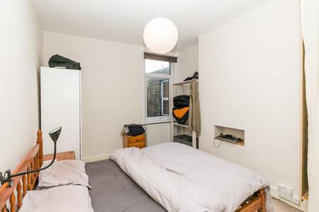 Lovely & Spacious 1 bedroom property with garden near Piccadilly line - Photo 5