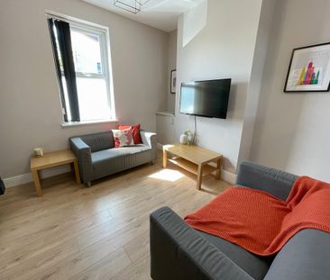 4 bedroom terraced house to rent - Photo 2