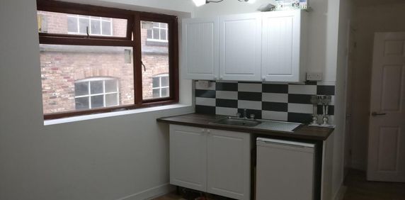 Studio to rent - Photo 2