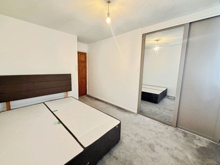 Davis Avenue, Bryncethin, BRIDGEND - Photo 2