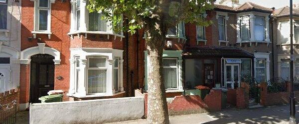 4 Bed Terraced House, London, E6 - Photo 1