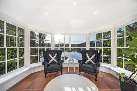 Prestigious Waterfront Haven in Idyllic Blue-Chip Location - Photo 4