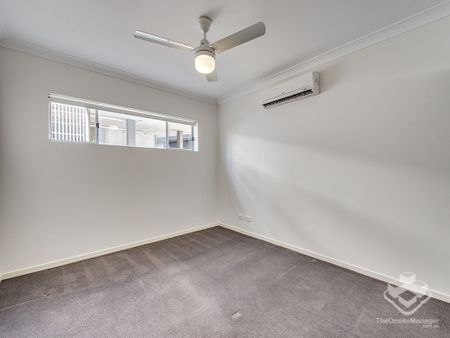 ONE FEMALE tenant for FURNISHED bedroom (shared bathroom) - Photo 2