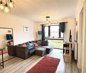 Chiltern Avenue, Farnborough, GU14 - Photo 3