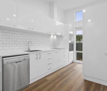 North Facing Two Bedroom Home with Stunning Views - Photo 3