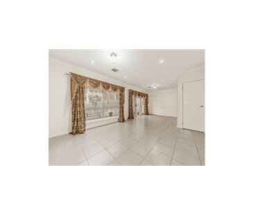 Modern 3-Bedroom Townhouse in a Quiet Cul-de-Sac – Prime Heatherdal... - Photo 2