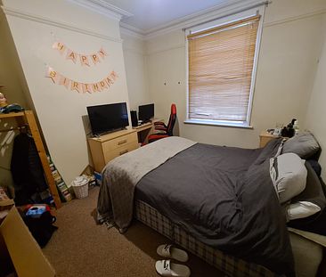 4 Bed - 11 Carberry Place, Hyde Park, Leeds - LS6 1QJ - Student - Photo 2