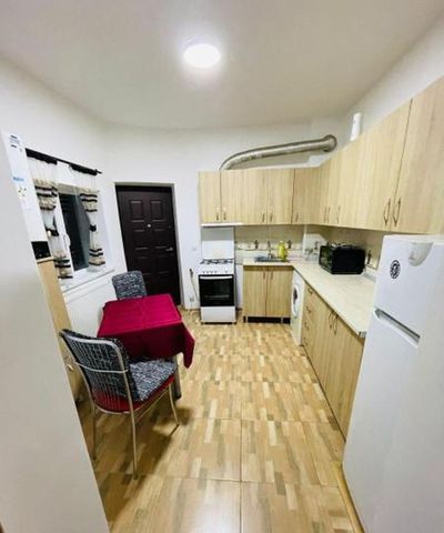 Timpuri noi garsoniera la curte - Fotografie 5