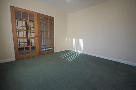 4 bedroom detached house to rent - Photo 4