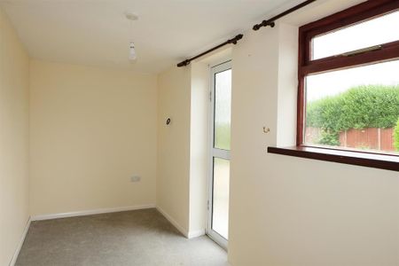 3 bedroom semi-detached house to rent - Photo 3