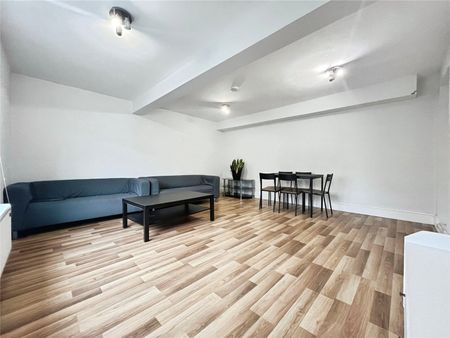 Bond Street, Englefield Green, Egham, Surrey, TW20 0PU - Photo 5