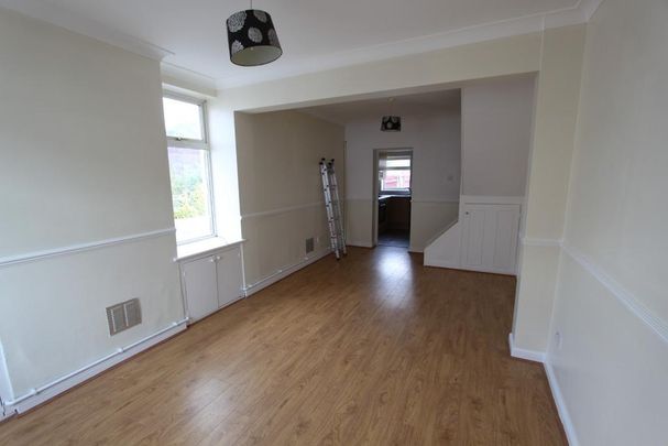 2 bedroom end of terrace house to rent - Photo 1