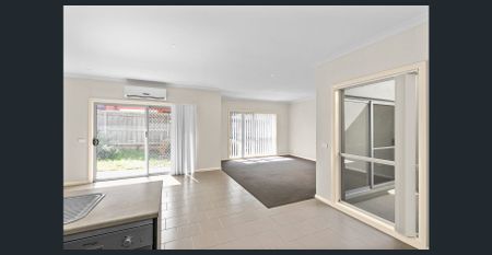 Cozy Home in the Heart of Melton 18/20-24 Palmerston Street, Melton - Photo 2