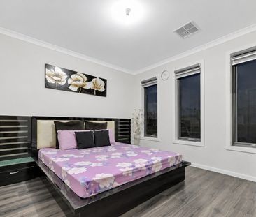 Modern Family Living in a Prime Mickleham Location! - Photo 3