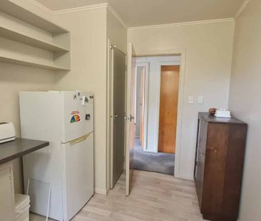 Tidy 2 bedroom semi detached house in Karori - Photo 2