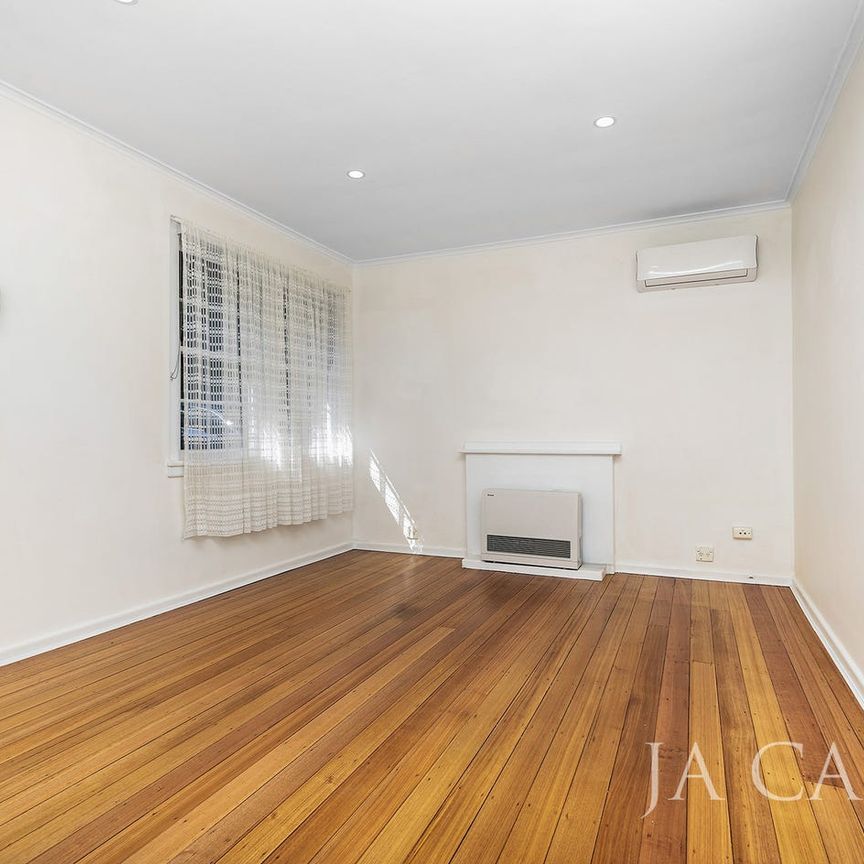 Charming 3-Bedroom brick home - Photo 1