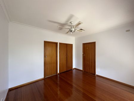 19 Kirsten Street, SHEPPARTON VIC 3630 - Photo 3