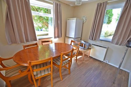 5 bedroom detached house to rent - Photo 3