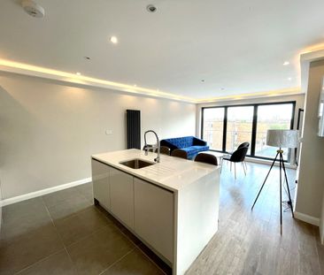 3 Bed Flat, Lavender Hill, SW11 - Photo 3