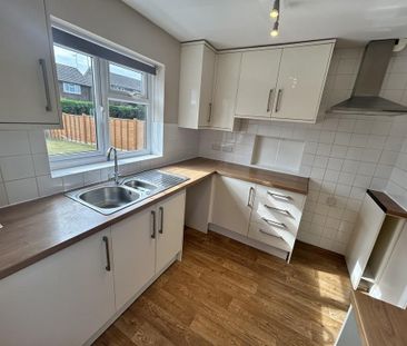 3 bedroom semi-detached house to rent - Photo 5